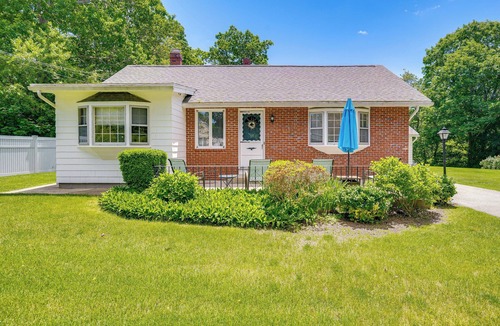 Gloucester House | 1 Mi to Beach! Family Gloucester Gem w/Yard