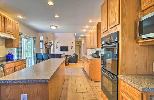 South Chatham House | 1 Mi to Beach: Home w/Fire Pit & BBQ in Cape Cod!