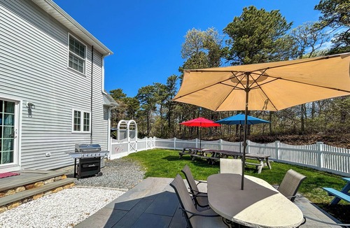 South Chatham Cottage | 1 Mi to Beach: Home w/Fire Pit & BBQ in Cape Cod!