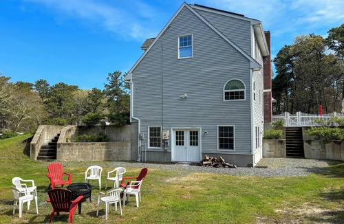 South Chatham Cottage | 1 Mi to Beach: Home w/Fire Pit & BBQ in Cape Cod!