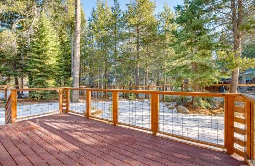 Tahoma Apartment | < 1 Mi to Beach: Peaceful Studio w/Deck in Tahoma