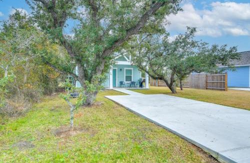 Rockport House | 1 Mi to Beach: Retreat w/Large Yard in Rockport