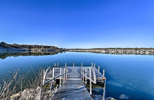 Temple House | 1 Mi to Belton Lake: Peaceful Temple Escape!