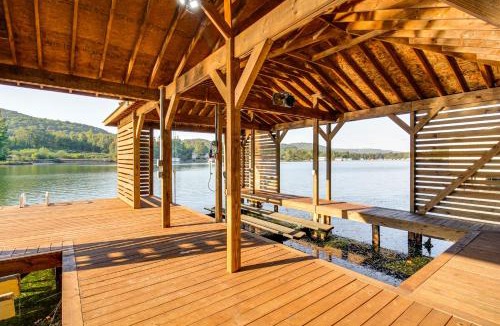 Groveoak House | < 1 Mi to Boat Launch: Home w/Dock in Scottsboro