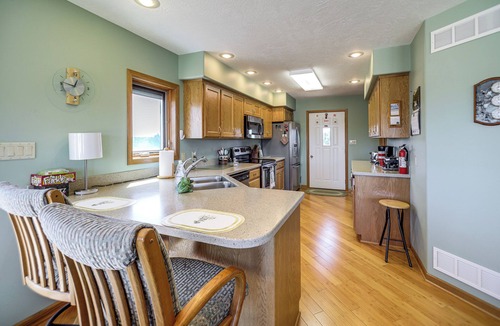 Loup County House | < 1 Mi to Calamus Lake! Group Adventure Base