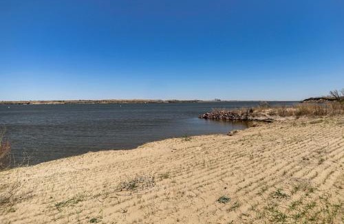 Loup County House | < 1 Mi to Calamus Lake! Group Adventure Base