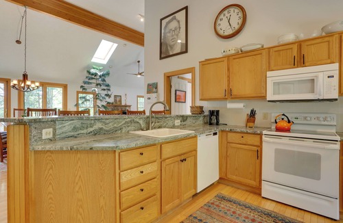 Tannersville House | < 1 Mi to Camelback Resort: Home w/Pool Table!
