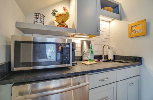 Richland Apartment | 1 Mi to Centennial Park, Couple's West End Retreat