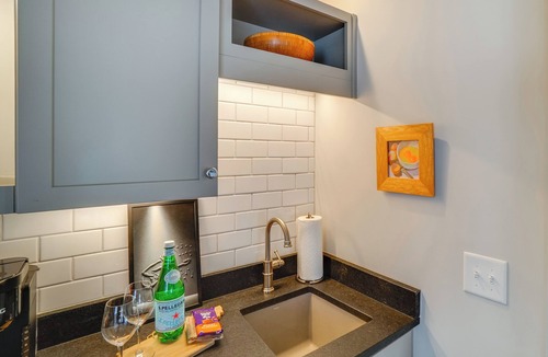 Richland Apartment | 1 Mi to Centennial Park, Couple's West End Retreat