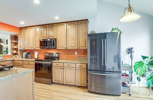 Columbia House | 1 Mi to Centennial Park: Gem w/Golf Course Views