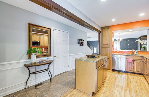 Columbia House | 1 Mi to Centennial Park: Gem w/Golf Course Views