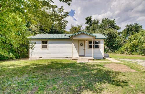 Sallisaw House | < 1 Mi to Cherokee Casino Sallisaw! Home Near I-40