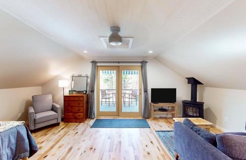 Lake Township House | 1 Mi to Crystal Lake! Couples Retreat w/Deck