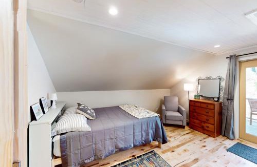Lake Township House | 1 Mi to Crystal Lake! Couples Retreat w/Deck