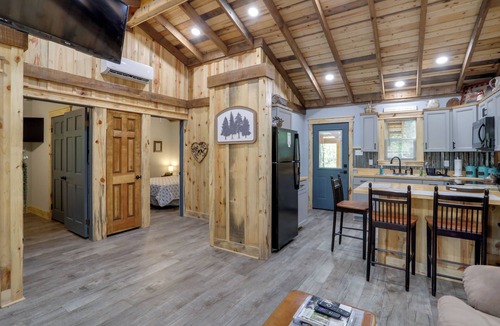 Greers Ferry Cabin | < 1 Mi to Devils Fork Recreation Area: Cozy Cabin!