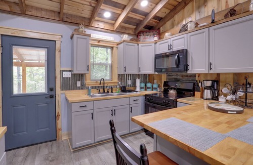 Greers Ferry Cabin | < 1 Mi to Devils Fork Recreation Area: Cozy Cabin!