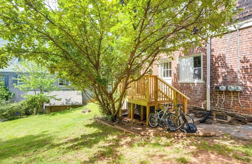 Lynchburg Cottage | 1 Mi to Downtown Lynchburg: Cozy Apt w/Pool