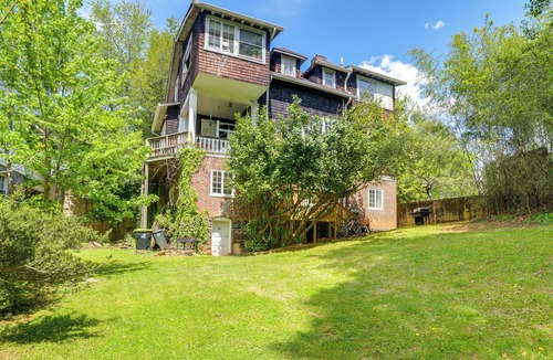 Lynchburg Cottage | 1 Mi to Downtown Lynchburg: Cozy Apt w/Pool