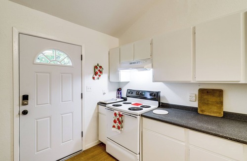 Brenham Apartment | 1 Mi to Downtown & Shopping: Quiet Brenham Home