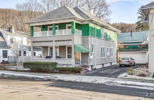 Binghamton Apartment | 1 Mi to Dtwn Binghamton: Apt w/Covered Balcony!