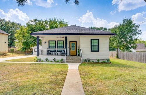 Brenham House | 1 Mi to Dtwn Brenham! 'The Bell & Bloom Cottage'