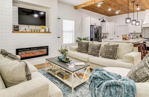 Brenham House | 1 Mi to Dtwn Brenham! 'The Bell & Bloom Cottage'