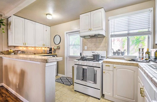 Magnolia Park House | 1 Mi to Dtwn Burbank: Mod Gem w/Private Yard