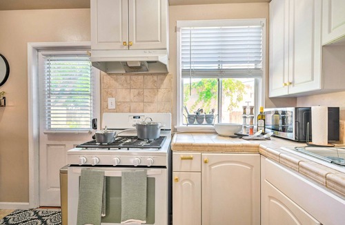 Magnolia Park House | 1 Mi to Dtwn Burbank: Mod Gem w/Private Yard