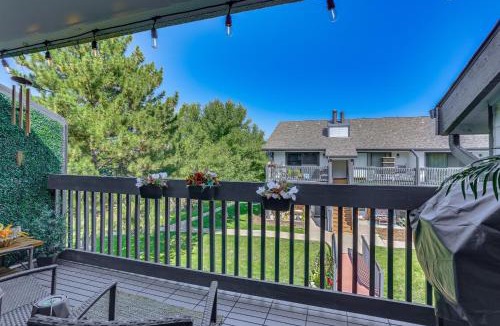 Castle Rock House | 1 Mi to Dtwn: Condo w/Pool Access in Castle Rock