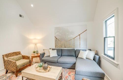 Grand Rapids House | 1 Mi to Dtwn Grand Rapids: Chic Condo w/Balcony!