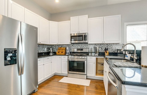 Downtown Cottage | 1 Mi to Dtwn: Home w/Backyard in Raleigh!