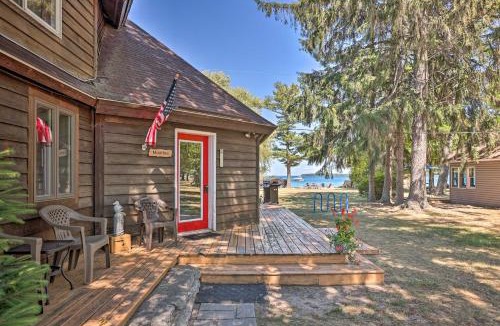 Suttons Bay House | < 1 Mi to Dtwn! Lakefront 'Manitou Cottage'