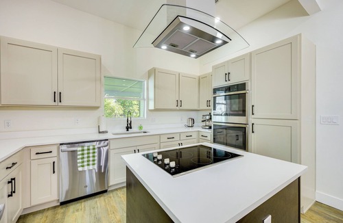 Eastside Promise Neighborhood House | 1 Mi to Dtwn San Antonio: Sleek Bungalow w/Yard!