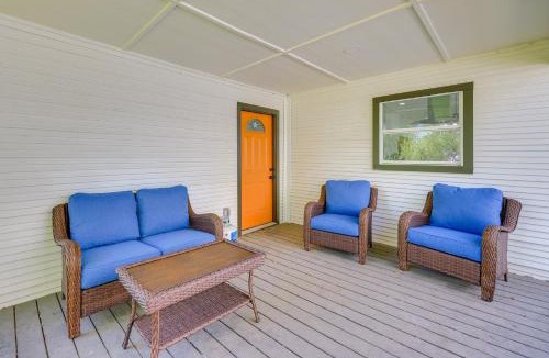 Eastside Promise Neighborhood House | 1 Mi to Dtwn San Antonio: Sleek Bungalow w/Yard!