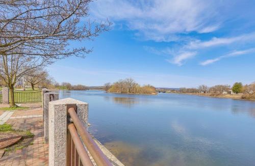 Stockade Historic District Apartment | 1 Mi to Dtwn Schenectady Apt in Stockade District