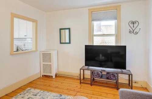 Stockade Historic District Apartment | 1 Mi to Dtwn Schenectady Apt in Stockade District