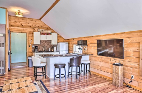 Suttons Bay Apartment | < 1 Mi to Dtwn Suttons Bay! Studio w/Shared Beach