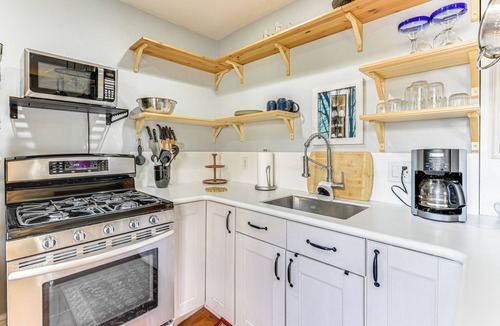 F. Q. Story Cottage | 1 Mi to Dtwn: Updated Guesthouse in Phoenix!