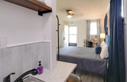 Greenwood Apartment | < 1 Mi to Dtwn: Updated Studio in North Greenwood!