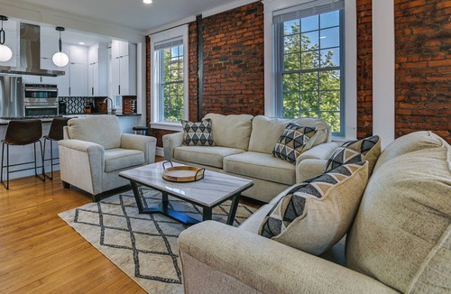 Cohoes Apartment | 1 Mi to Falls View Park: Convenient Cohoes Retreat