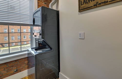 Cohoes Apartment | 1 Mi to Falls View Park: Convenient Cohoes Retreat
