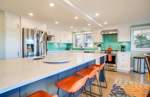 Hyannis House | 1 Mi to Ferry and Beach Waterfront Hyannis Home!