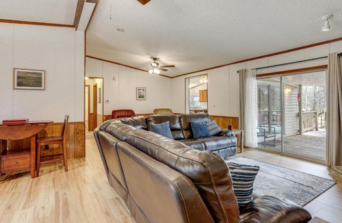 Higden House | < 1 Mi to Greers Ferry Lake: Dog-Friendly Home!