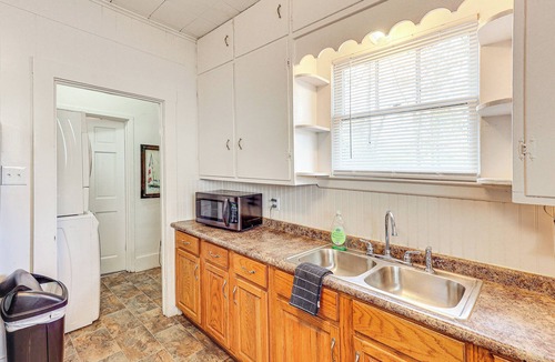 Texarkana House | < 1 Mi to Historic Dtwn Texarkana: Charming Home!