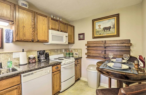 Oakwood Apartment | < 1 Mi to Kyle Field: Cozy Studio w/Outdoor Space