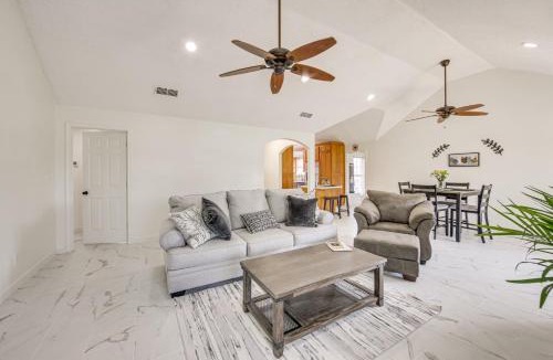 Jacksonville House | 1 Mi to Lake Jacksonville: Pet-Friendly Home