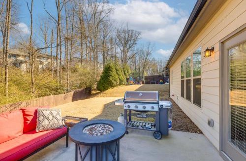 Flowery Branch House | 1 Mi to Lake Lanier: Modern Home w/Patio & Yard!