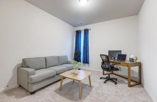 Flowery Branch House | 1 Mi to Lake Lanier: Modern Home w/Patio & Yard!