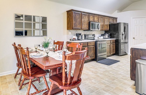Pflugerville House | 1 Mi to Lake Pflugerville! Charming Family Home