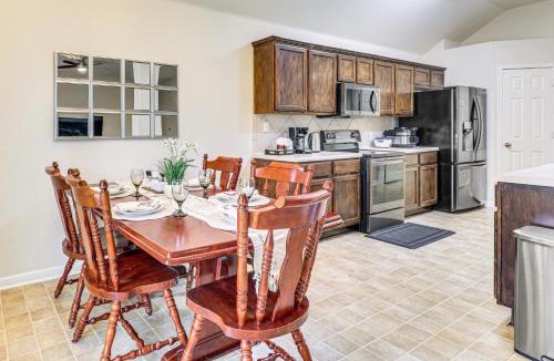 Pflugerville House | 1 Mi to Lake Pflugerville! Charming Family Home